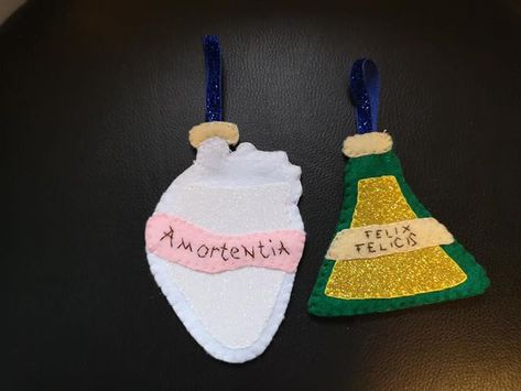 Harry Potter Decoration, Felix Felicis, Potion Bottles, Harry Potter Decor, Potion Bottle, Harry Potter, Felt, Novelty Christmas, Christmas Ornaments