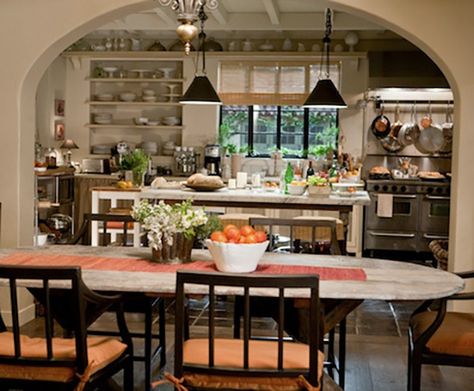 It's Complicated Kitchen Its Complicated House, Its Complicated, Country Style Interiors, It's Complicated, Nancy Meyers, Charming Kitchen, Open Dining Room, Casas Coloniales, Oval Table Dining