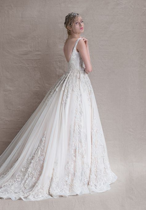 Paolo Sebastian printemps-été 2015  #mode #fashion #mariage #wedding #robe Paolo Sebastian Wedding Dress, 2 Daughters, Wedding Dresses Whimsical, Paolo Sebastian, Ellie Saab, 2015 Wedding, Elegant Weddings, Bride Fashion, Beautiful Wedding Gowns