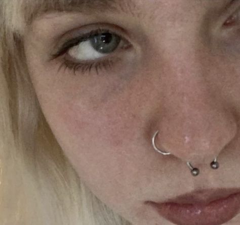 Septum With Nose Ring, Nose Spectrum Piercing, Nostril Piercing With Septum, Persings Nose, Nose And Septum Piercing Together, Pretty Septum Piercing, Septum Piercing Cute, Septum And Nose Piercing Together, Septum And Nostril Piercing