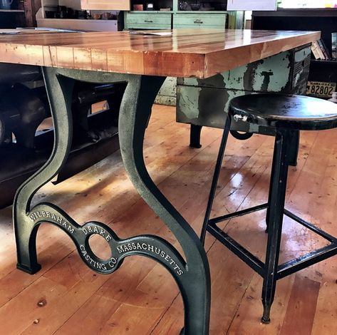 Cast Iron Table Legs Ideas, Kitchen Table Metal Legs Ideas, Steampunk Dining Table, Live Edge Dining Table Legs Ideas, Iron Table Legs Ideas, Table Legs Ideas Metal, Metal Table Legs Ideas, Corian Worktop, Live Edge Table Legs