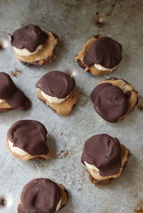 Chocolate Peanut Butter Banana Date Bites | Living Healthy in Seattle Seattle Recipes, Banana Peanut Butter Chocolate, Date Bites, Frozen Pretzels, Chocolate Covered Peanuts, Chocolate Bites, Snacks Healthy, Frozen Chocolate, Healthy Sweet Treats