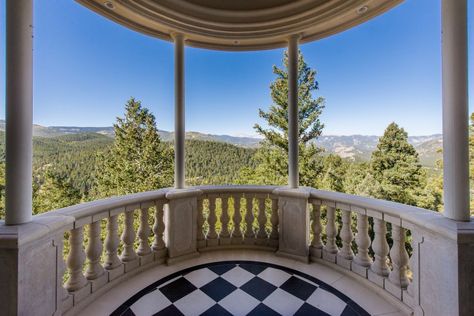 $17.5 million Chateau V in Evergreen is a mansion modeled after the historic Biltmore Estate – The Denver Post Chateau Mansion, Luxury Foyer, Mountain Chateau, Carolina Do Norte, Evergreen Colorado, Open Floor House Plans, Chateau Style, Money Bags, Indoor Outdoor Pool