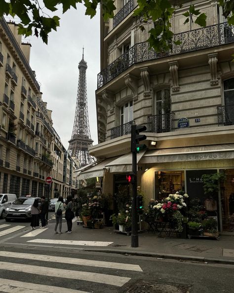 In Paris, every corner is so photogenic 💘🥹 It is one of those cities I always wanted to visit so my expectations were quite high ✨ and I was not disappointed… #paris #visitparis #parisfrance #parisienstyle #france #photography February In Paris, Paris Reality, Paris In February, Paris February, Paris Dream, France Photography, Living In Paris, Visit Paris, Oh The Places Youll Go