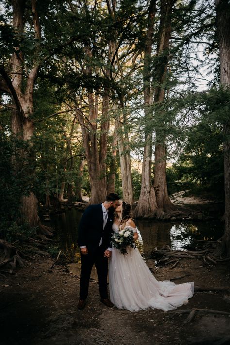 Texas Hill Country Elopement, Texas Elopement Destinations, Nature Elopement, Texas Elopement, Boerne Texas, Texas State Parks, Texas Hill Country Wedding, Outdoor Elopement, Hill Country Wedding