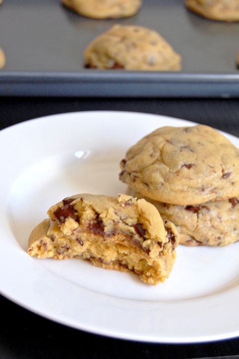 Gluten Free Chocolate Chunk Pudding Cookies {soft and chewy gluten free cookies loaded with chocolate chunks} | emthebaker.com Gluten Free Pudding, Chocolate Pudding Cookies, Chocolate Chip Pudding, Chocolate Chip Pudding Cookies, Sugar Free Pudding, Cookies Soft, Gluten Free Chocolate Chip Cookies, Gluten Free Chocolate Chip, Pudding Cookies