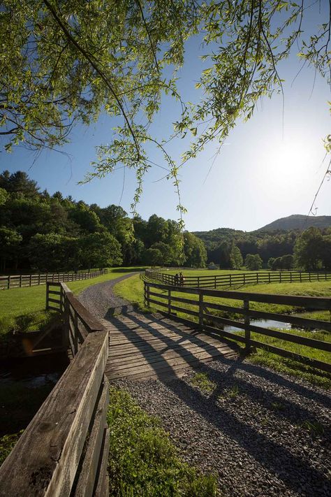 Iron Horse Farm - Hall and Hall Farm Entrance, Horse Barn Designs, Dream Stables, Ranches For Sale, Neck Corset, Farm Lifestyle, Future Farms, Dream Life House, Ranch Farm