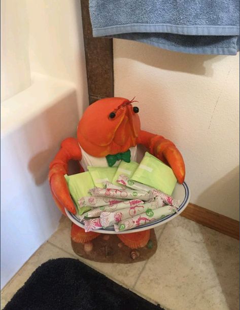 What is this Crustacean and where can I acquire one? Unhinged Home Decor, Silly Home Decor, Room Decor Wishlist, Lobster Bathroom, Cute Furniture For Apartments, Lobster Decorations, Funny Dorm Decor, Menstruation Crustacean, Silly Decor