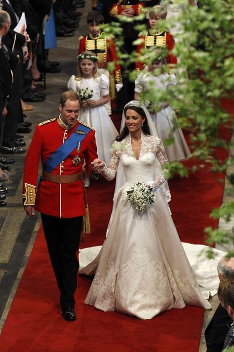 Kate Wedding Dress, Royal Family Weddings, William Kate Wedding, Principe William Y Kate, Düşes Kate, Middleton Wedding, How To Dress For A Wedding, Kate Middleton Wedding, Prins William