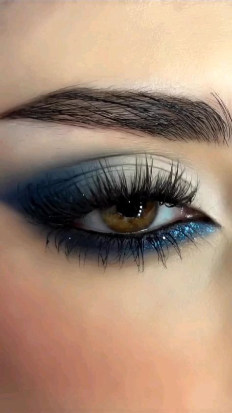 Maquillage On Fleek, Blue Makeup Looks, Silver Makeup, Selfie Quotes, Prom Eye Makeup, Eye Makeup Styles, Formal Makeup, Ethereal Makeup, Dope Makeup