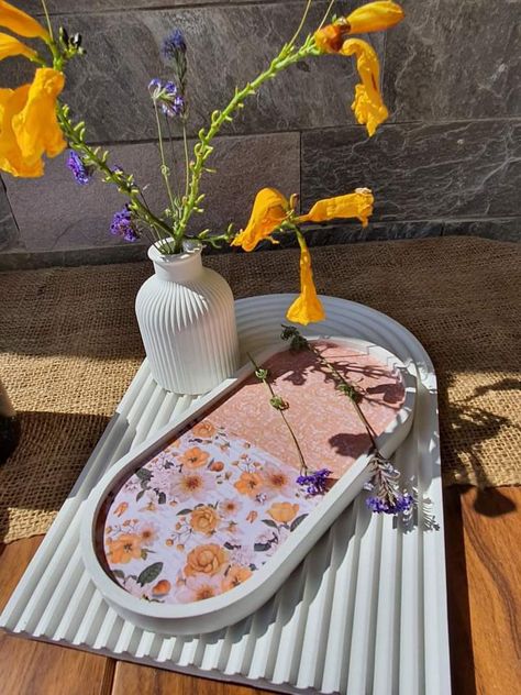 Concrete decoupage tray Cement Tray, Decoupage Tray, Cement Diy, Diy Concrete, Concrete Decor, Concrete Diy, Cement, Decoupage, Tray