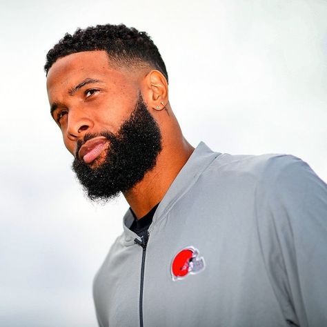 Odell Beckham Jr Fanpage𓅓 en Instagram: “@OBJ on his way to San Francisco for the Browns and 49ers game😎✈️ #odellbeckhamjr” Odell Beckham Jr Haircut, Black Men Beard Styles, Mid Fade Haircut, 49ers Game, Afro Hairstyles Men, Beard And Mustache Styles, Mustache Styles, Black Men Beards, Taper Fade Haircut