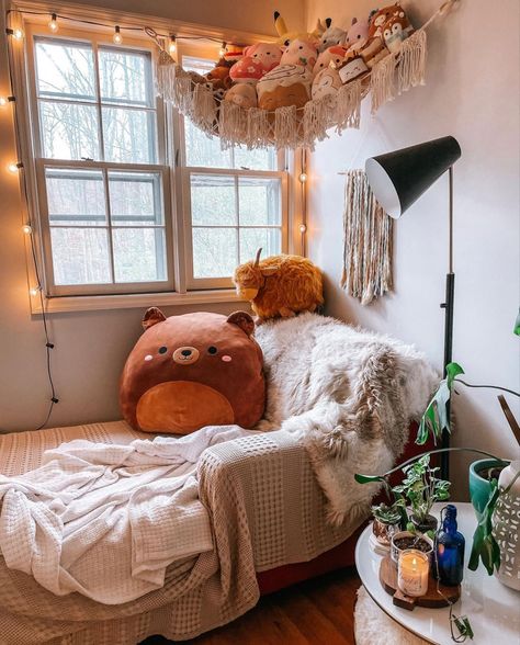 Plushy Aesthetic Bedroom, Decorating With Stuffed Animals, Squishmallow Living Room, Squishmellow Bedroom, Plushie Bedroom Aesthetic, Plushy Organization, Plushie Storage Ideas Adult, Squishmallow Room Ideas, Squishmallows Bedroom