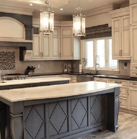 3 Timeless Antique White Kitchen Cabinet Designs | CabinetCorp Cabinet Color Combinations, Kitchen Colors Ideas, Timeless Kitchen Cabinets, Off White Kitchen Cabinets, Distressed Kitchen Cabinets, White Kitchen Rustic, Beige Kitchen Cabinets, White Kitchen Cabinet, Antique White Kitchen Cabinets