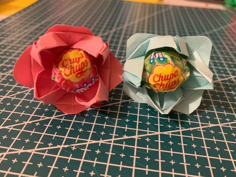 Lolipop Valentines Ideas, Origami Lollipop, Lollipop Flower Bouquet, Lollipop Gift Ideas, Lotus Flower Origami, Fun Birthday Decorations, Lollipop Flower, Lollipop Flowers, Cute Party Favors