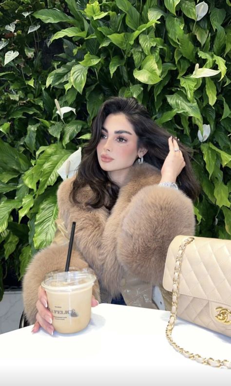 Zainab Al Alwan, Boss Outfit, Bedroom False Ceiling Design, Baby Images, Fashion Photography Poses, Girly Dresses, Collared Coat, Instagram Photo Inspiration, Winter Aesthetic