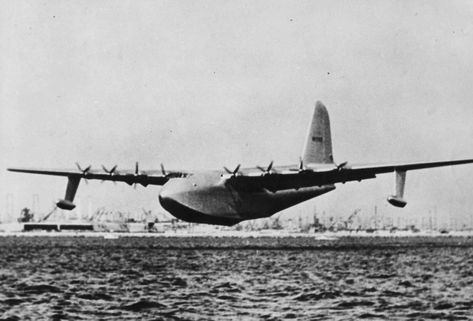 When Howard Hughes built the biggest plane in history — out of wood Spruce Goose, Amphibious Aircraft, Love Radio, Howard Hughes, Flying Boat, Aircraft Photos, Eugene Oregon, Vintage Aircraft, Boeing 747