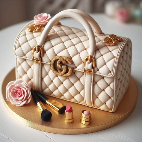 Purse Cake Ideas, Purse Birthday Cake, Chanel Birthday Cake, Fashionista Cake, Gucci Cake, Banana Cake Recipe Easy, Cupcakes Design, Handbag Cakes, Shoe Cakes