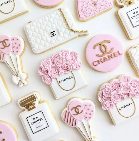 Chanel Decorated Cookies, Sweet 16 Paris Theme Ideas, Disco Birthday Cookies, Dior Cookies, Claris Mouse, Fancy Biscuits, Chanel Cookies, Chanel Cupcakes, Chanel Birthday Cake