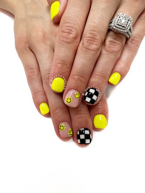 Happy Face Manicure, Neon And Checkered Nails, One Happy Dude Nails, Yellow Checkered Nails, Checkard Nails Art, Checkered Nail Designs, Groovy Nail Art, Smile Nails, Checkerboard Nails