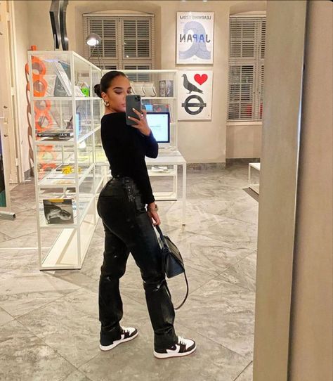 Street Shoes Women, Cute All Black Outfits Casual, Jordan Outfit Black Women, Jordan 1 Fits, Black Outfit Black Women, Outfits With Jordans, Jordan Outfits Womens, Outfit Jordan, Mode Shoes