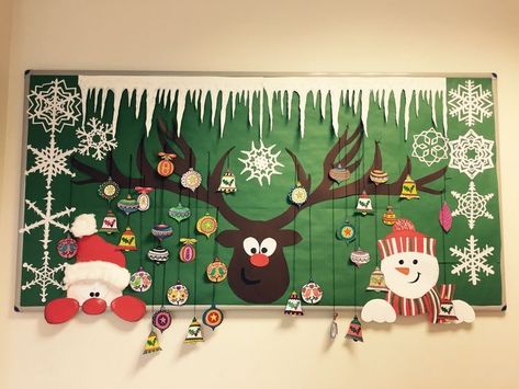 Christmas Bulletin Boards For Preschool, Bulletin Boards For Preschool, Office Xmas Gifts, Christmas Board Decoration, Christmas Crafts For Preschoolers, Raindeer Crafts, Christmas Bulletin Boards, Christmas Boards, Diy Schneemann