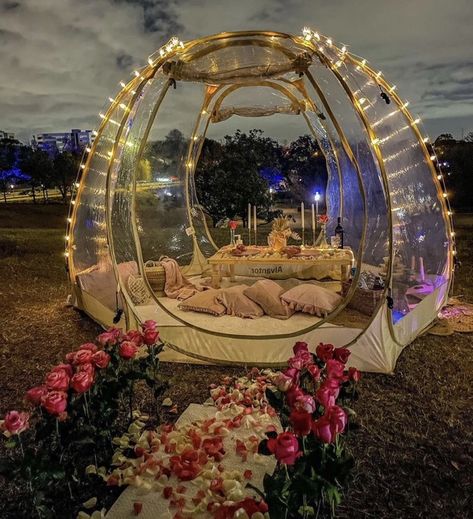 Gf Proposal, Surprise Proposal Pictures, Romantic Dinner Decoration, Outdoor Date, Proposal Pictures, Outdoor Restaurant Design, Romantic Date Night Ideas, Bubble Tent, Anniversary Surprise