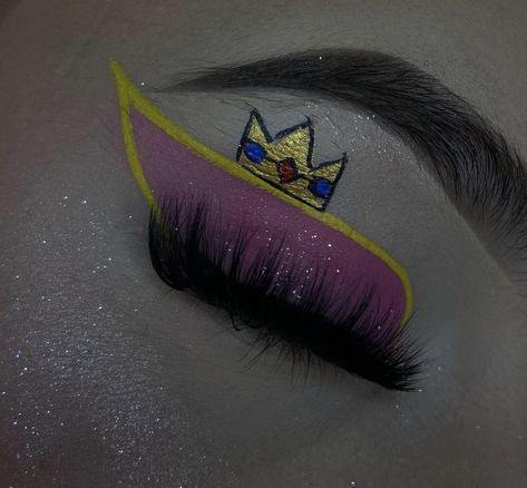 Princess Peach Makeup Look, Princess Peach Makeup, Moody Makeup, Crown Eyeshadow, Peach Makeup Look, Makeup Challenge, Peach Makeup, Lash Style, Makeup Challenges