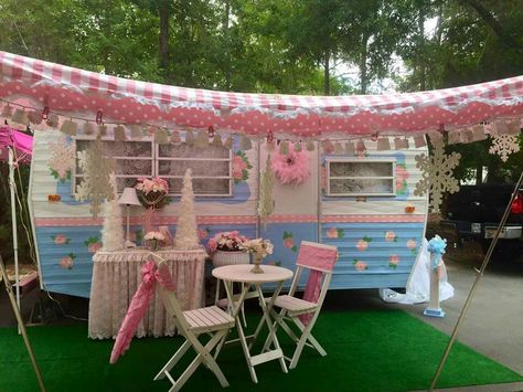 Kawaii Apartment, Glamping Trailer, Pink Cottagecore, Vintage Camper Remodel, Retro Caravan, Vintage Rv, Casa Country, Vintage Campers Trailers, Vintage Caravans