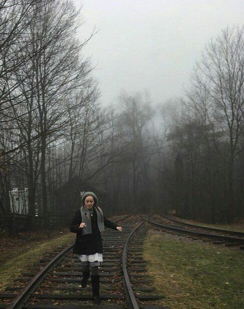 Amybeth Mcnulty, Gilbert And Anne, Anne With An E, Anne Shirley, Kindred Spirits, Anne Of Green, Academia Aesthetic, Anne Of Green Gables, Train Tracks