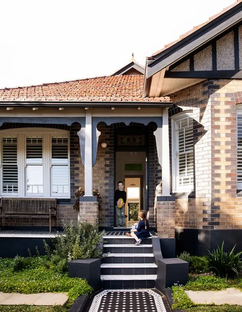 A Respectful, Light-Filled Addition To A Heritage Home California Bungalow, Sustainable Building Materials, Heritage House, Brick Exterior House, Exterior Color Schemes, Top Architects, Melbourne House, Australian Architecture, Australian Homes