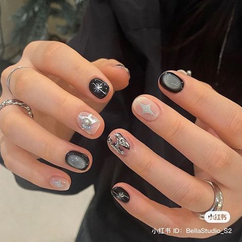 Cool Nails For Guys, Men’s Gel Nails, Short Masc Nail Designs, Nail Inspo For Men, Edgy Nails Grunge Short, Nail Inspo Men, Men’s Nails Art, Short Edgy Nails, Emo Short Nails