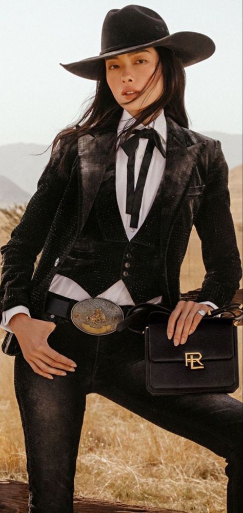 Western Ralph Lauren Cowgirl Chic, Cowboy Boots Formal Outfit, Ralph Lauren Country Style, Classy Cowgirl Outfits Winter, Western Chic Aesthetic, Ralph Lauren Blazer Outfit, Cowgirl Style Outfits Winter, Cowboy Aesthetic Outfit, Cowgirl Editorial