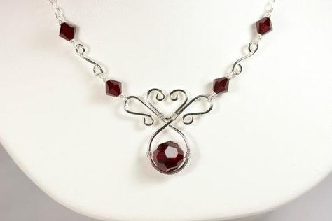 Wire Jewelery, Bijoux Fil Aluminium, Necklace Swarovski, Wire Jewelry Designs, Diy Wire Jewelry, Garnet Necklace, Wire Work Jewelry, Wire Necklace, Sterling Silver Jewelry Handmade