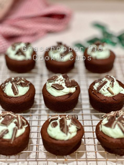 Grasshopper Pie Cookie Cups Chocolate Cookie Cups, Grasshopper Cookies, Red Towel, Mint Frosting, Grasshopper Pie, Cookie Cups Recipe, Chocolate Mint Cookies, Sugar Cookie Recipe Easy, Andes Mint