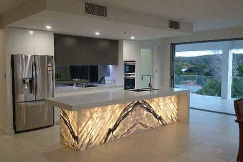 Casa Rock, Stone Kitchen, Kitchen Interior Design Modern, Luxury Kitchen Design, Kitchen Marble, Kitchen Room Design, Kitchen Inspiration Design, Luxury Kitchens, Counter Tops