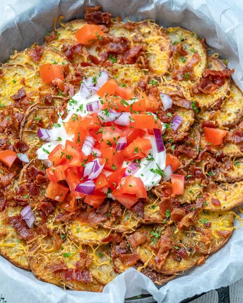 Irish inspired Potato Nachos Eating Games, Baked Potato Slices, Crispy Baked Potatoes, Potato Nachos, Chicken Nachos, Food Crush, Clean Food Crush, Nachos Recipe, Game Day Snacks