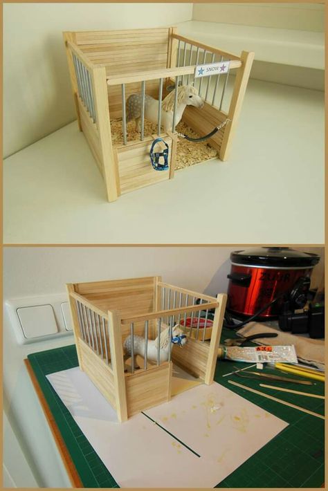 Schleich Organization, Cardboard Horse Stable, Schliech Barn Ideas, Model Horse Stable, Schleich Horse Crafts, Horse Stall Toys, Diy Schleich Horse Barn, Fair Projects 4-h, Schleich Horses Stable Diy