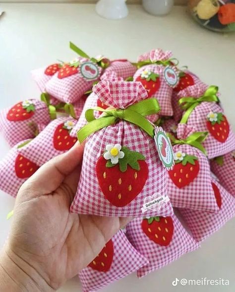 Strawberry Shortcake Birthday, Strawberry Shortcake Party, Baby Birthday Themes, Strawberry Baby, 1st Birthday Party Decorations, 1st Birthday Party Themes, Strawberry Party, Birthday Party Theme Decorations, 1st Birthday Decorations