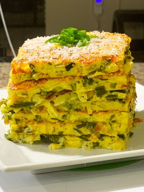 Scarpaccia – Zucchini Tart Recipe Scarpaccia Zucchini Tart, Zuccinni Recipe, Vegan Zucchini Recipes, Zucchini Tart, Breakfast Tart, Light Summer Meals, Vegan Zucchini, Vegan Nutrition, Tart Recipe