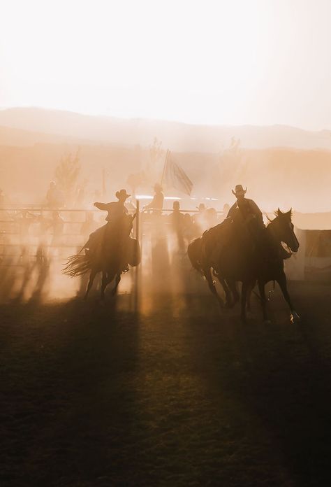 Lander Wyoming, Cowboy Photography, Cowboys And Angels, Country Backgrounds, Western Photo, Western Artwork, Cowboy Aesthetic, Wilde Westen, Between Two Worlds