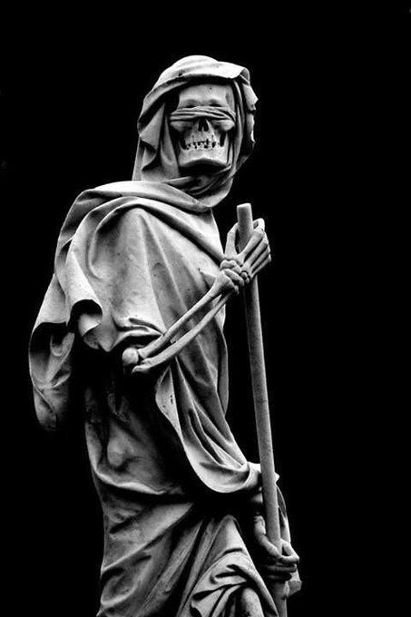 41 Strange on Twitter: "Blindfolded Grim Reaper statue located in The English Cemetery in Florence, Italy https://t.co/crsxW4DoAs" / Twitter Grim Reaper Statue, Tattoo Ideas Skull, Horror Reference, Slipknot Albums, New Tattoo Ideas, Reaper Statue, Cemetery Statues, The Grim Reaper, Cemetery Art