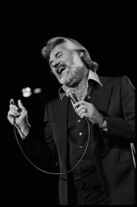 Kenny Rogers, country-pop hitmaker and crossover star, dead at 81 - The San Diego Union-Tribune Kenny Costume, 80s Artists, Legend Tattoo, Mall Cop, 80s Icons, Journey Band, Islands In The Stream, American Bandstand, Kenny Rogers