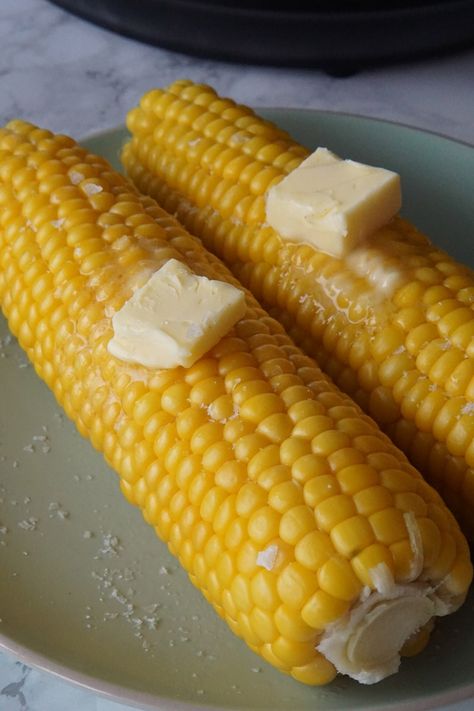 This Instant Pot Corn on the Cob is ready in just 7 minutes and it's cooked to perfection, with juicy plump kernels. Corn On The Cob Aesthetic, Corn On The Cob Instant Pot, Corn Photography, Sweet Corn On The Cob, Instant Pot Corn, Midwest Summer, Corn Cob, Soul Food Dinner, Fav Food