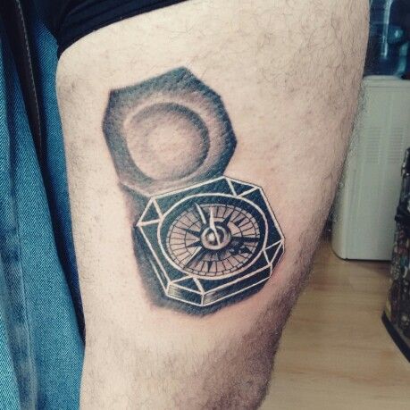 Brujula jack sparrow tattoo Jack Sparrow Compass Tattoo, Jack Sparrow Tattoo Ideas, Sparrow Tattoo Ideas, Jack Sparrow Tattoo, Sparrow Tattoos, Faith Seed, Compas Tattoo, Pirate Tattoos, Disney Sleeve Tattoos