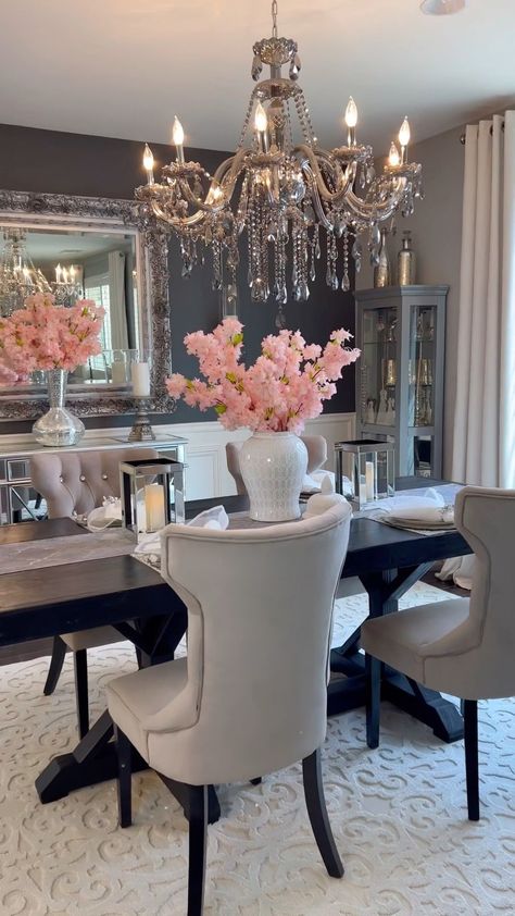 Glam Dinning Room Decor, Farmhouse Glam Kitchen Table, Modern Glam Dining Room Table Settings, Pink Glam Dining Room, Rustic Glam Kitchen Table, Classy Home Decor, Beautiful Dining Room Decor, Dining Room Design Luxury, Classy Living Room