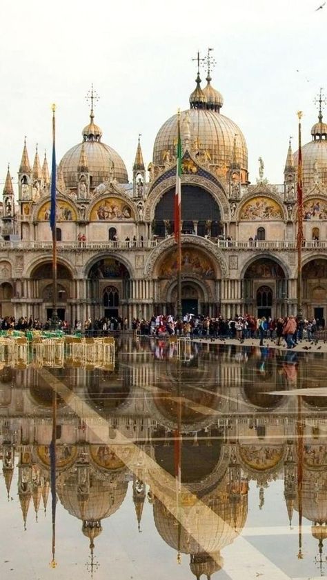 St Mark’s Square of Venice, Italy St Marks Square, Beach Paradise, Travel Packages, Place Of Worship, Lviv, Florence Italy, Beautiful Buildings, Venice Italy, Places Around The World