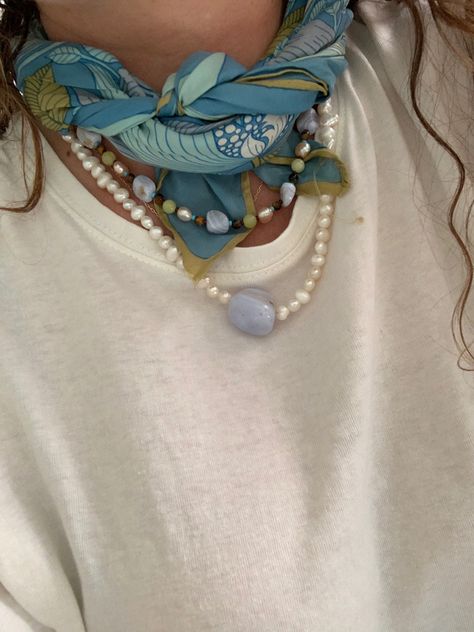 Scarf And Necklace Together, Scarf And Pearls, Necklace Combo, Scarf Necklace, Nice Clothes, French Chic, Vintage Scarf, Scarfs, Kimonos