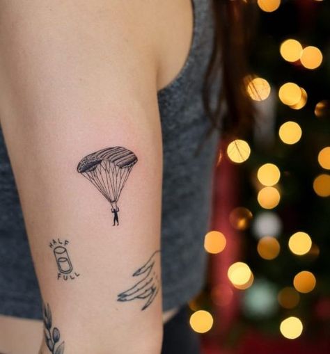 Sky Diving Tattoo Ideas, Sky Dive Tattoo, Small Parachute Tattoo, Parasailing Tattoo, Skydiver Tattoo, Sky Diving Tattoo, Paratrooper Tattoo, Parachute Tattoo, Skydiving Tattoo