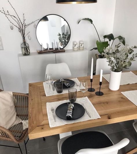 Table Setting Ideas Everyday Simple, Scandinavian Interior Nordic Style, Nordic Plates, Ideas For Small Apartments, Handmade Ceramic Plates, Table Settings Everyday, Scandinavian Dining Room, Dining Room Interior, Scandinavian Table